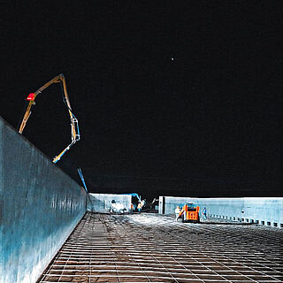 Pumping air floor for potato storage shed