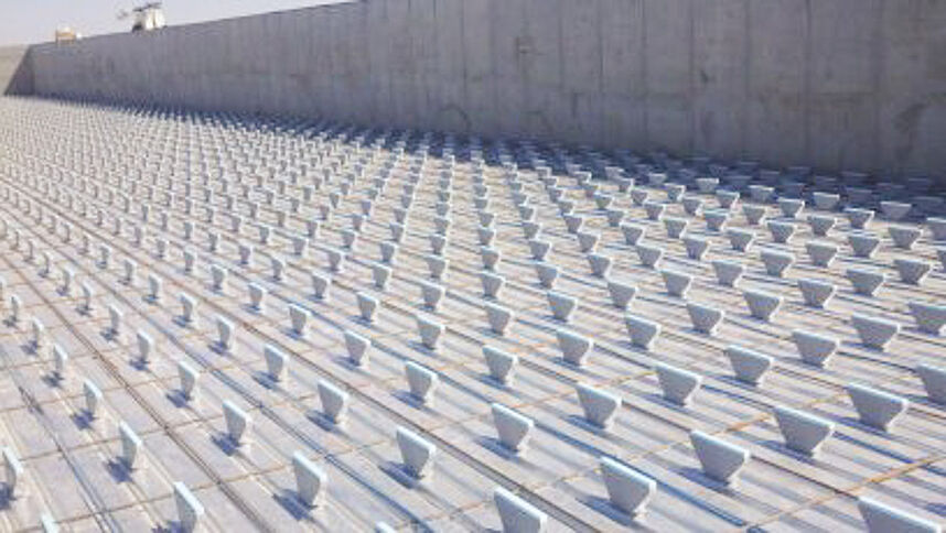 Air floor ventilation system for concrete floors on potato and onion storages and sheds