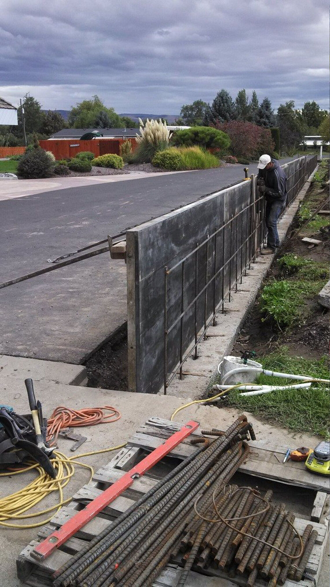 Framing for concrete wall